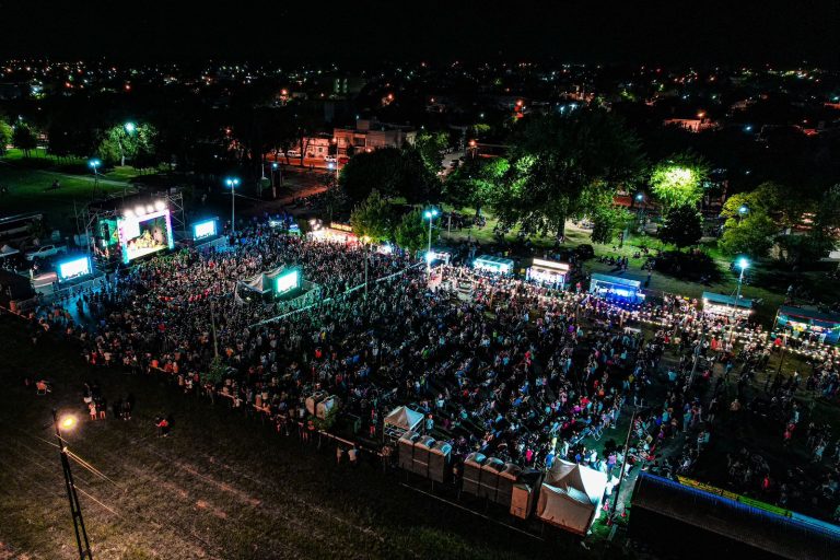 “Cantando con Adriana” y “Perro Salvaje” se presentarán este domingo en el cierre de Disfrutá Pico
