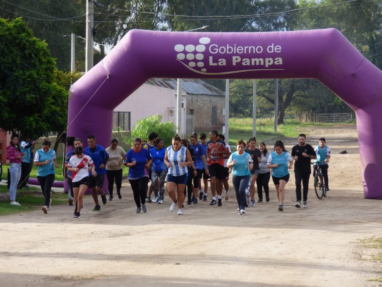 Exitosa correcaminata como cierre del Mes de la Mujer en Chacharramendi