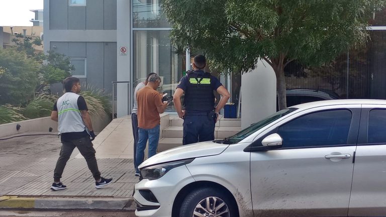 Un hombre cayó de un techo y terminó en terapia intensiva: investigan presunto intento de robo