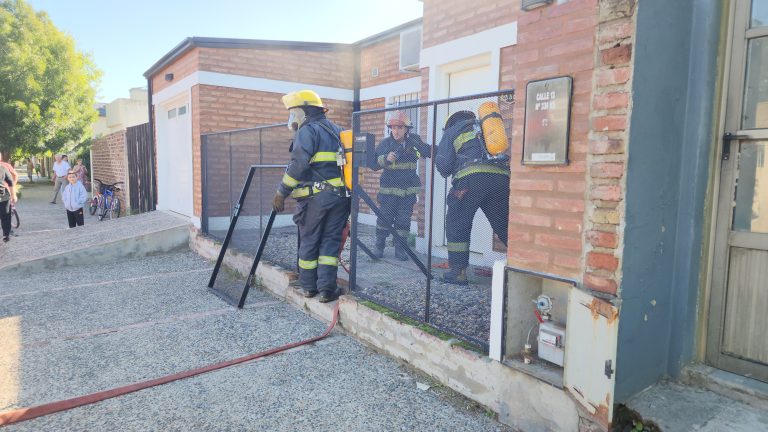 Principio de incendio en una vivienda: solo humo y un gran susto