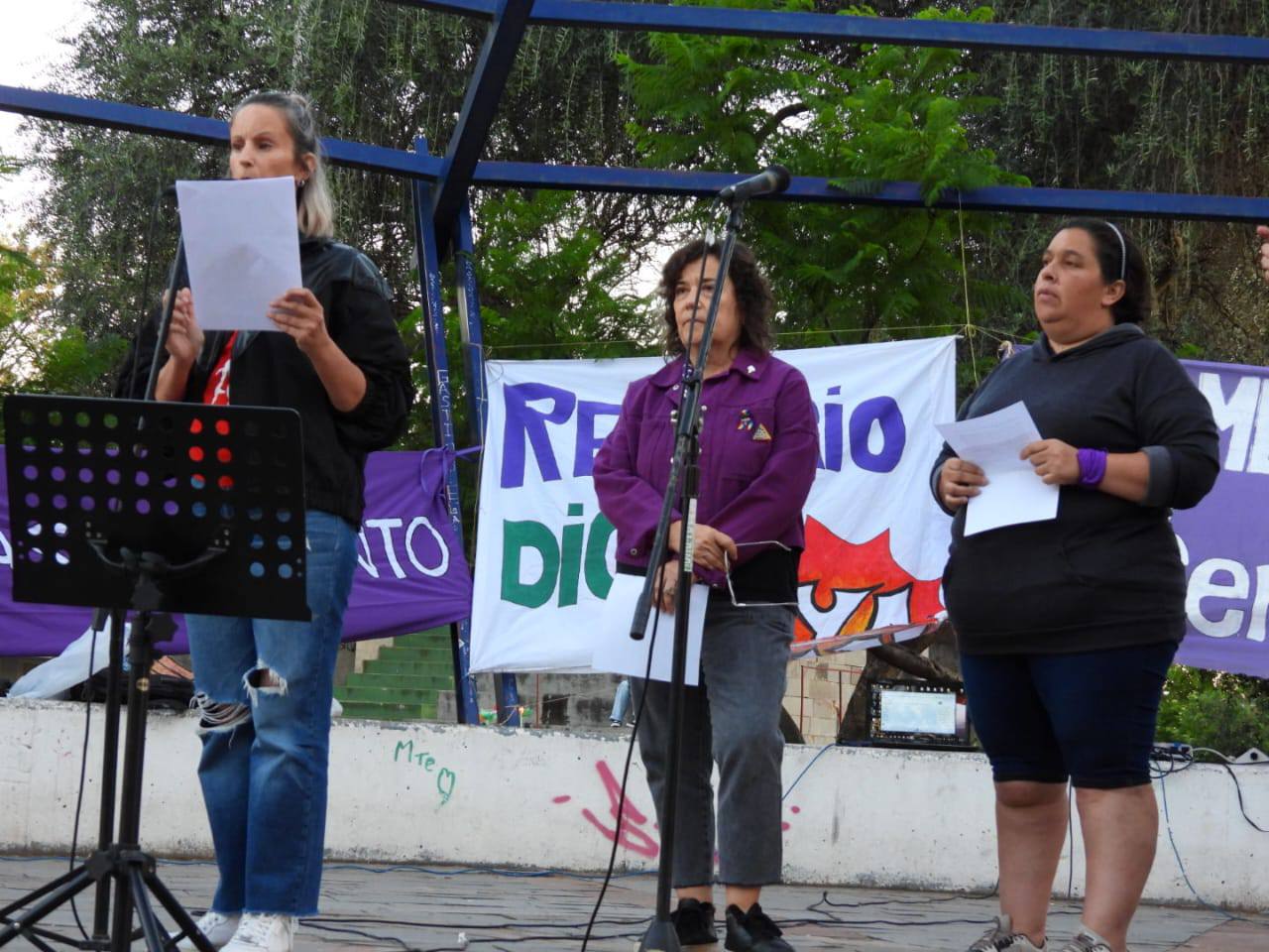 General Pico | El 8 M en fotos: concentración, lectura de documento y marcha por el centro