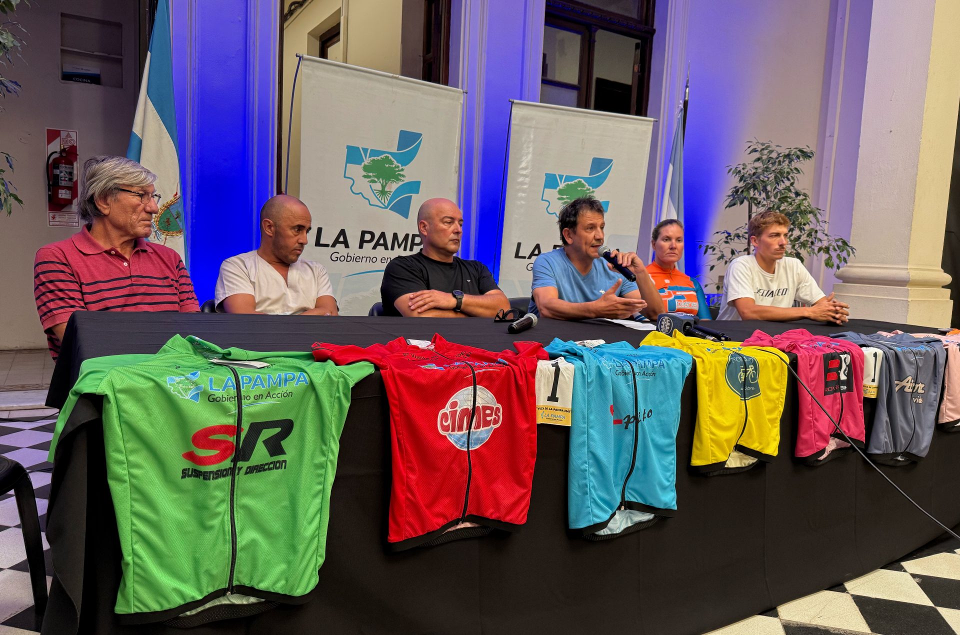Ciclismo de alto nivel: la Vuelta de La Pampa Máster reúne a 400 corredores en Toay