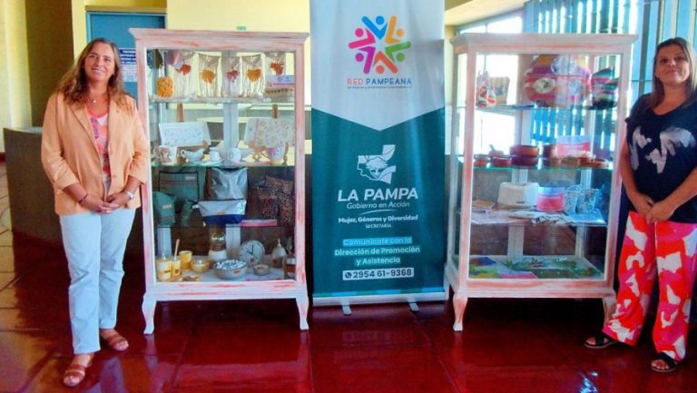 Emprendedoras pampeanas exhiben en Casa de Gobierno