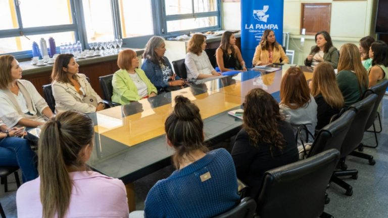 Presentaron Programa para el desarrollo productivo y financiero de mujeres