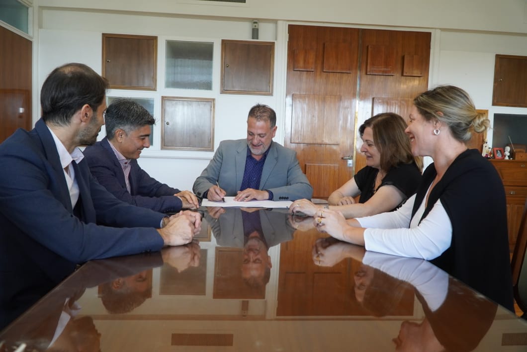 El Gobierno provincial y el Colegio de Abogados firmaron un convenio para obtener partidas de defunción sin costo