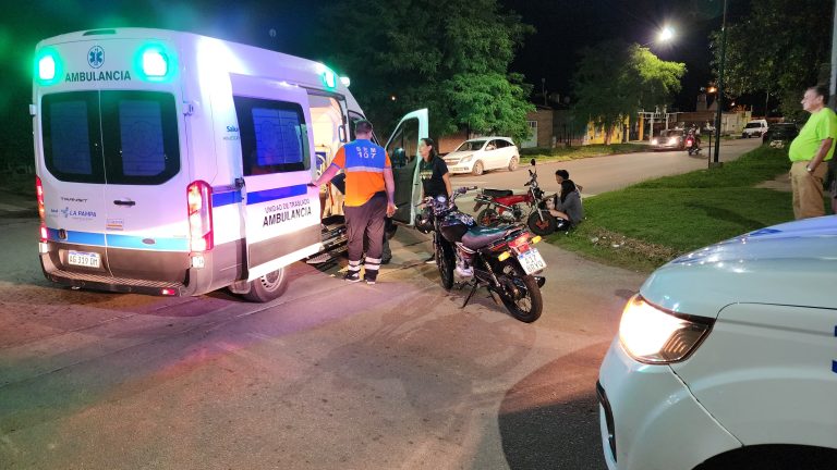 Colisión entre dos motos en la intersección de calles 409 y 440