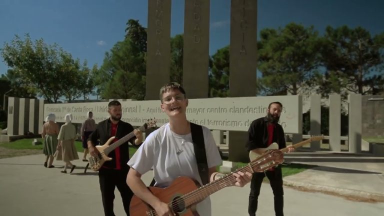 24 de Marzo: banda piquense Atípica Pampa Folclore Urbano brilla en el videoclip “Abuela” impulsado por el Ministerio de Educación