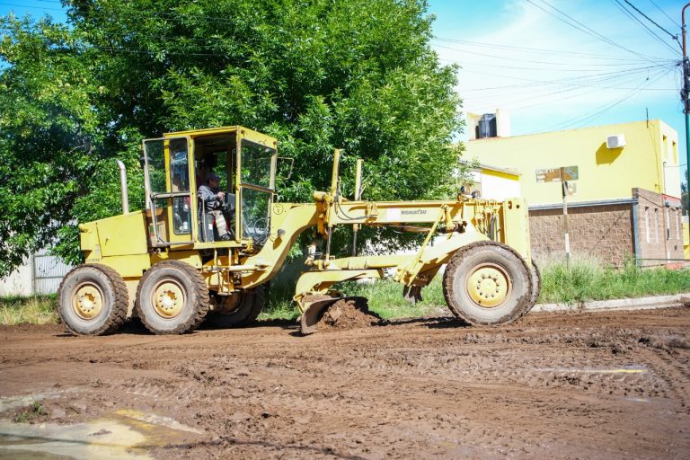 Calles en condiciones: continúan los trabajos de mantenimiento vial en barrios de General Pico