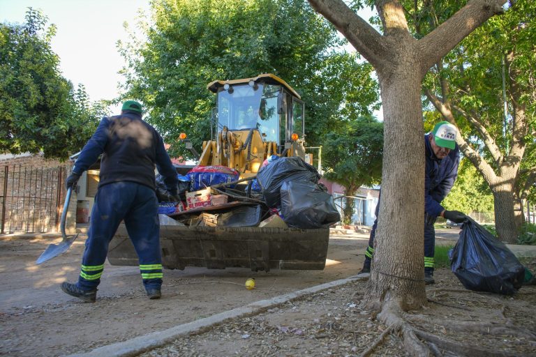 Continúan las jornadas integrales de limpieza en General Pico: intervinieron el barrio Energía y Progreso