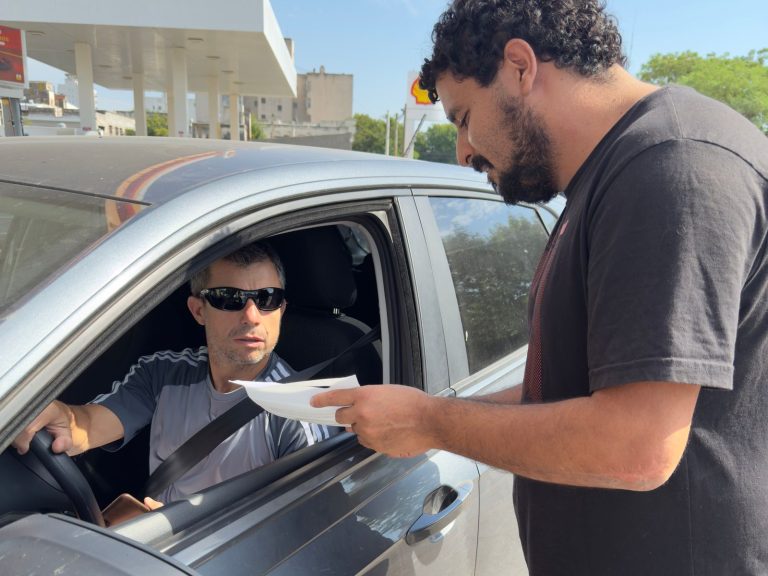 Plan Piquense de Seguridad Vial: entregaron material educativo a automovilistas y motociclistas “nuestra manera de conducir repercute en la vida de terceros”
