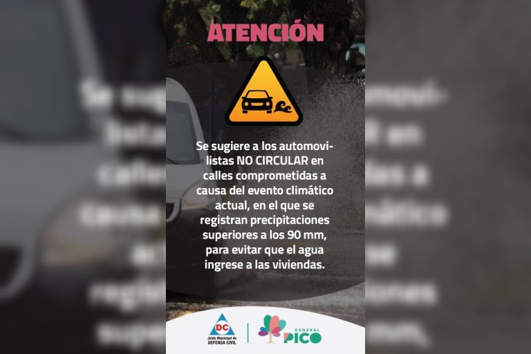 Defensa Civil pide no circular por calles anegadas para evitar ingreso de agua a viviendas