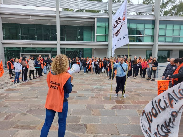 Paro de Judiciales: el STJ ratifica el derecho a la huelga, pero solo pagará horas extras a quienes las trabajen
