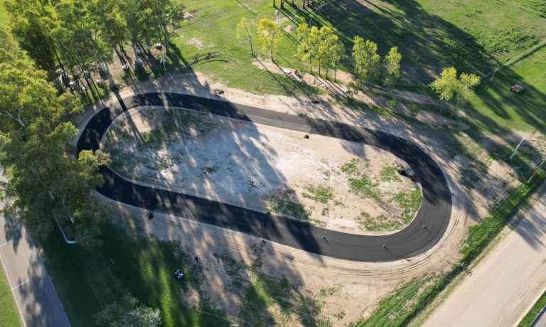 Villa Mirasol inauguró la primera pista de patín carrera con medidas oficiales en La Pampa