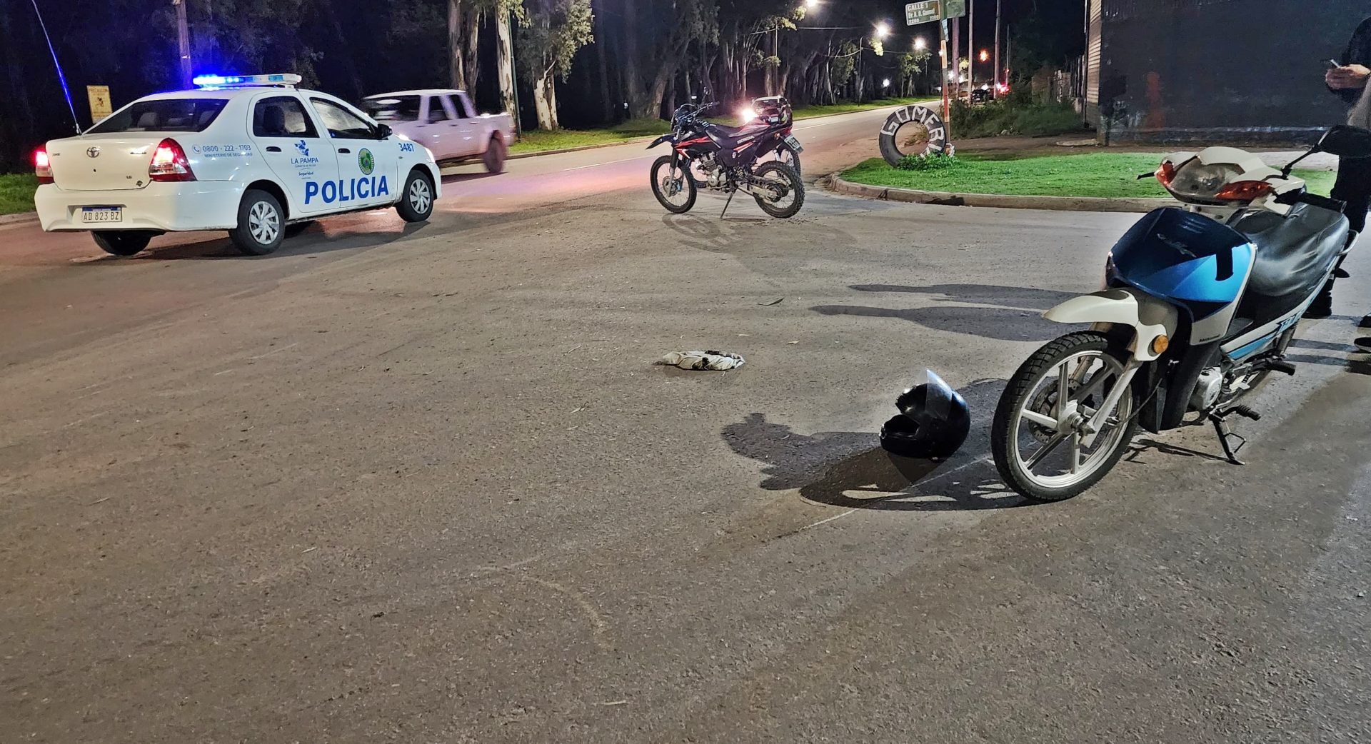 Colisión entre motocicletas en calle 1 y 44: una persona trasladada al hospital