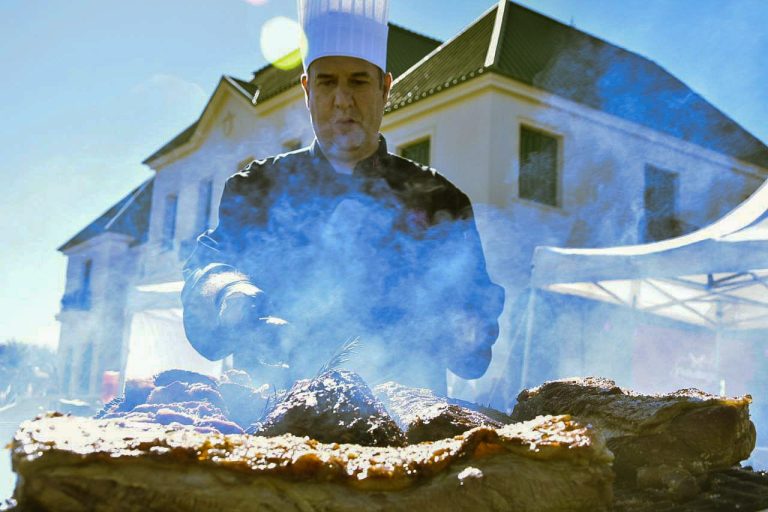 “Tertulia Fuego & Vino”, exitosa fusión de gastronomía y enología pampeana en Parque Luro