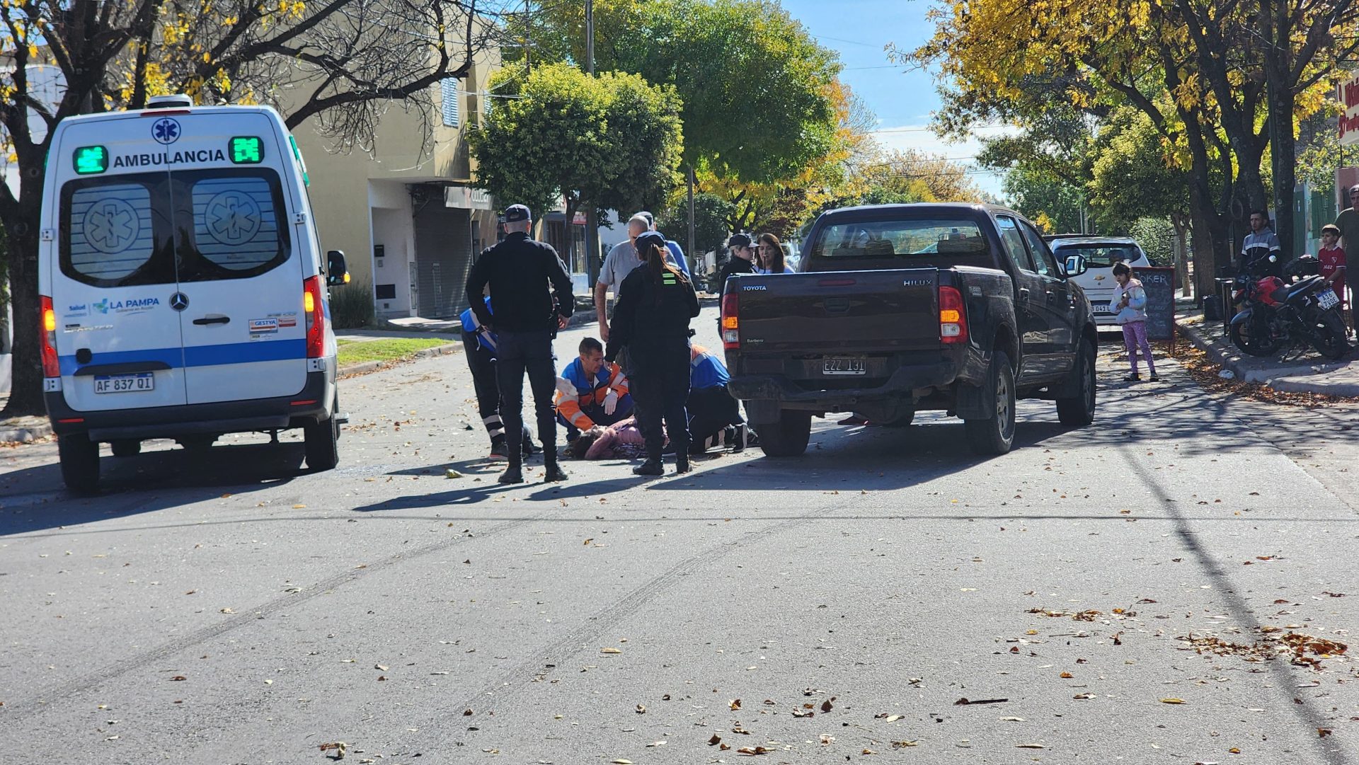 Colisión en la intersección de calle 5 y 2: joven resultó con lesiones leves