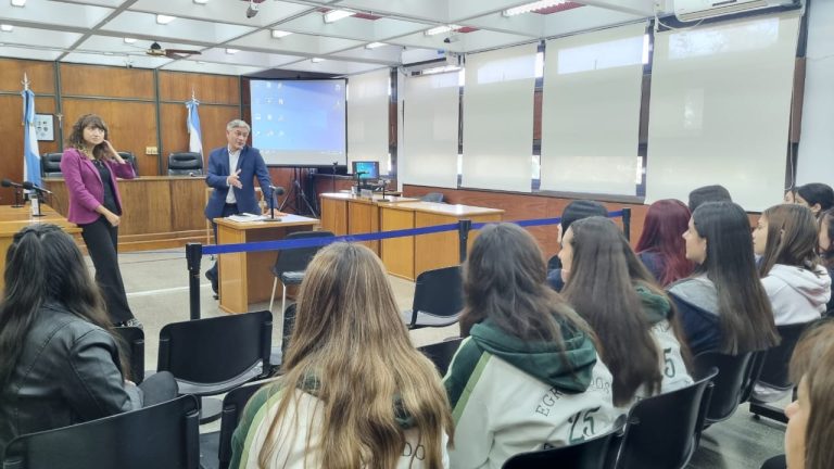Estudiantes piquenses vivieron de cerca un juicio oral gracias al programa “Educación + Justicia”