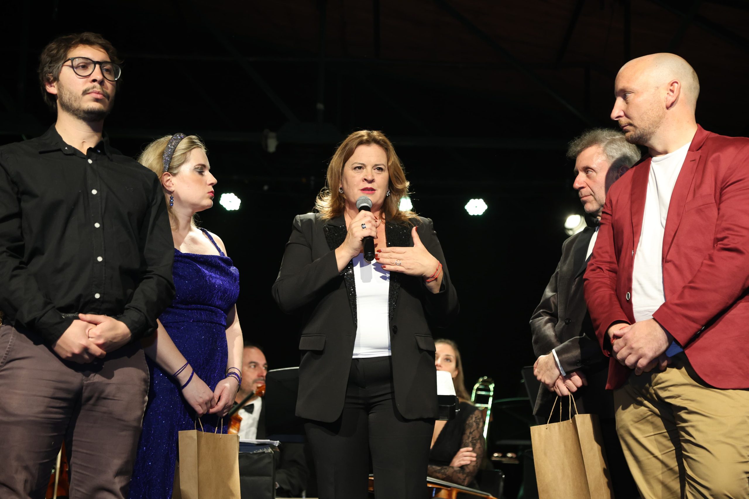 Fernanda Alonso y autoridades presentes