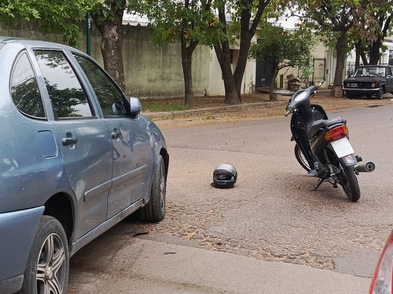 Siniestro vial en General Pico: un joven hospitalizado con lesiones leves