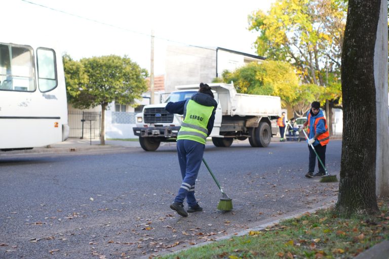 La Municipalidad de General Pico intensifica la limpieza urbana con una nueva jornada integral en barrio Este