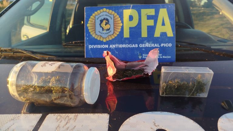 Detienen a dos hombres con marihuana en uno de los ingresos a General Pico