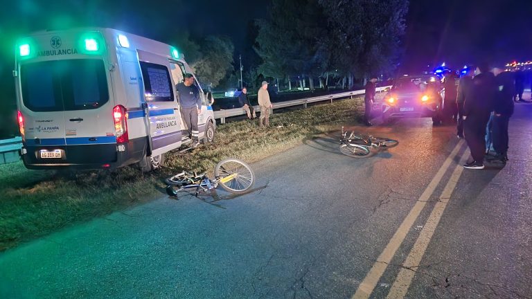 Dos adolescentes ciclistas hospitalizados tras un siniestro vial en Circunvalación y calle 456