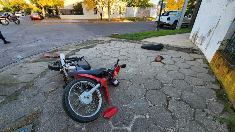 Tragedia en General Pico: falleció el joven de 17 años que protagonizó un violento choque entre una moto y una camioneta