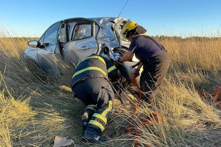Vuelco en Ruta Nacional 152: una pareja hospitalizada tras accidente