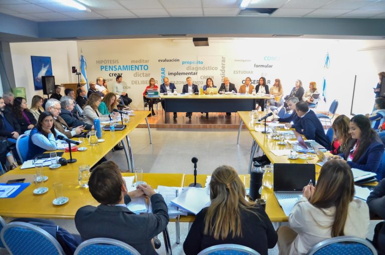 Diego Álvarez defendió en la legislatura la gestión de programas de niñez y destacó el rol de las organizaciones civiles