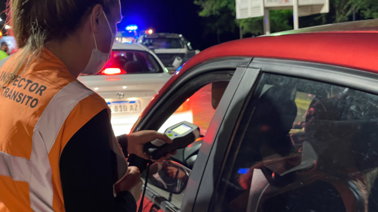 Fuerte operativo de tránsito en General Pico: 26 alcoholemias positivas y 13 vehículos retenidos durante el fin de semana largo