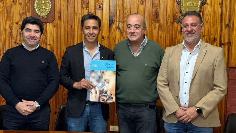 Arata avanza en su infraestructura con la firma de un convenio de agua y saneamiento