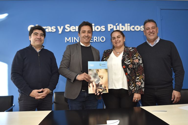 El Gobierno provincial firma un acuerdo para el mantenimiento de obras hídricas en Castex