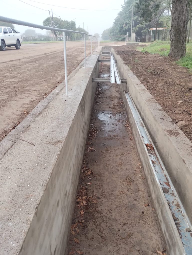 Finaliza en Mauricio Mayer la construcción de un canal de hormigón armado para mejorar el desagüe pluvial