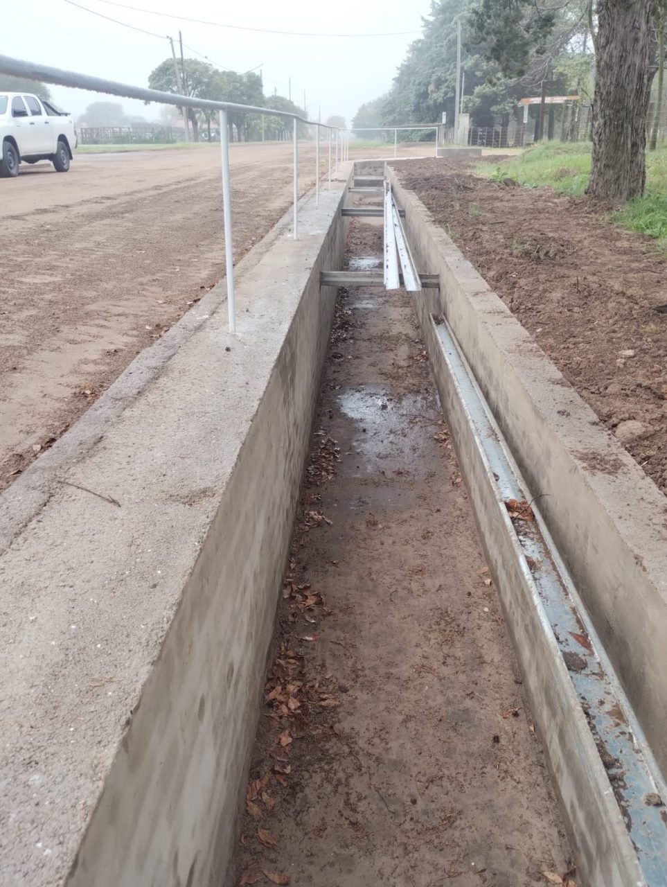 Finaliza en Mauricio Mayer la construcción de un canal de hormigón armado para mejorar el desagüe pluvial