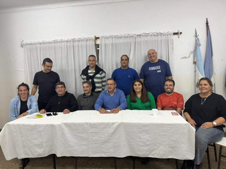 Walter Gonzalo asume la presidencia de Ferro de Pico