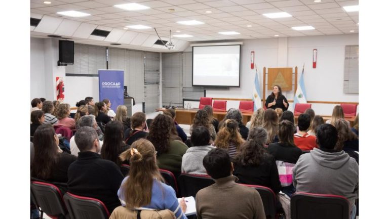 Capacitan a empleados públicos pampeanos para aplicar la licencia por violencia de género