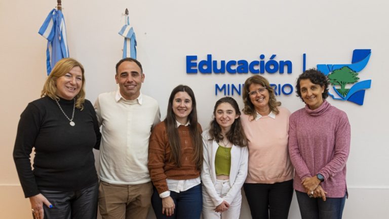 Pampeana premiada en Italia: estudiante de General Pico ganó bronce en Filosofía y fue recibida por la ministra Feuerschvenger