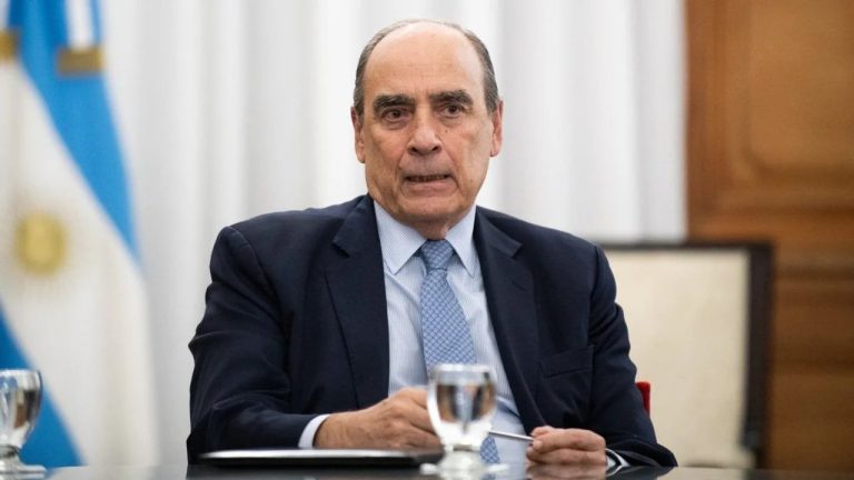 Francos anticipó que la semana próxima estará listo el proyecto que permtirá usar dólares sin declarar