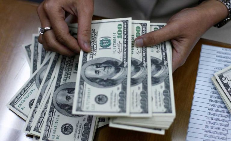 Incremento de depósitos en dólares tras la salida del cepo cambiario