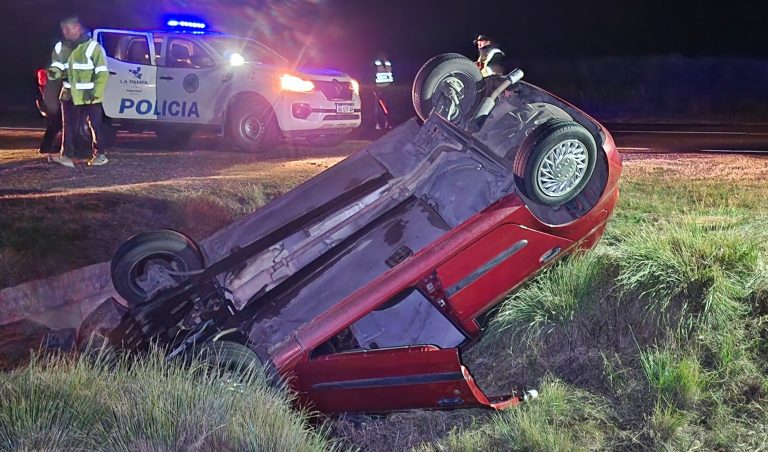 Vuelco en Ruta 1: dos hombres sufrieron lesiones leves