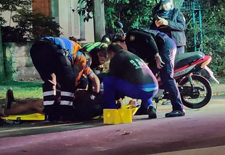 Cayó de la moto y fue hospitalizado: tenía lesiones en el rostro