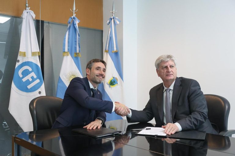 Ziliotto firmó convenios para Formación de Docentes y Agentes de la Administración Pública