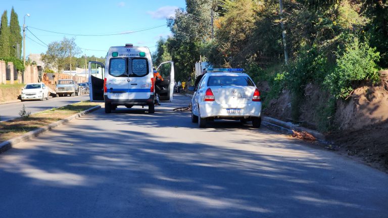Dos niños fueron hospitalizados tras una caída de bicicleta después de salir del colegio