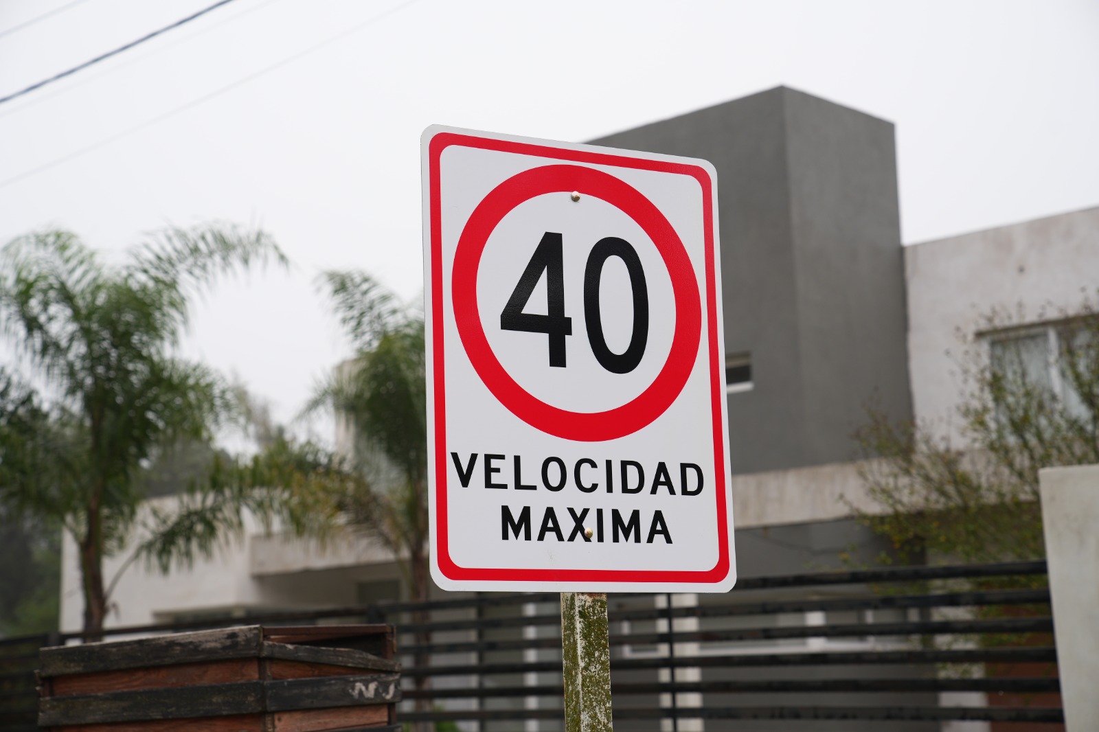Nueva señalética en Los Horneros para mejorar la seguridad vial