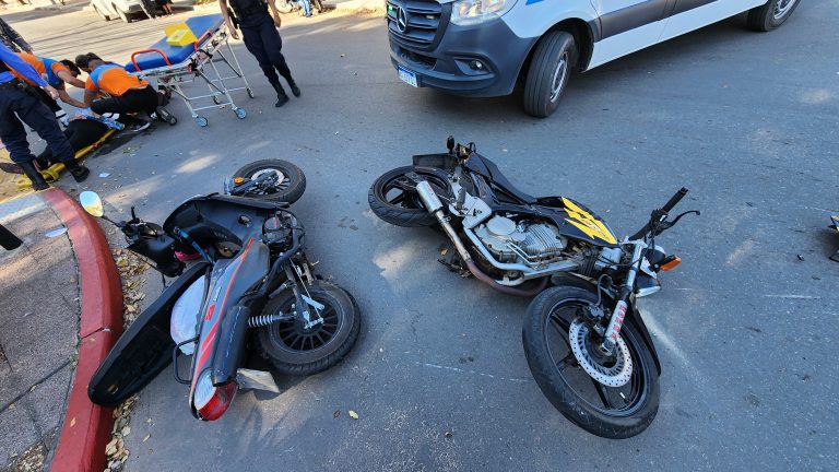Accidente entre dos motos dejó una mujer inconsciente y un hombre herido en la Avenida San Martín