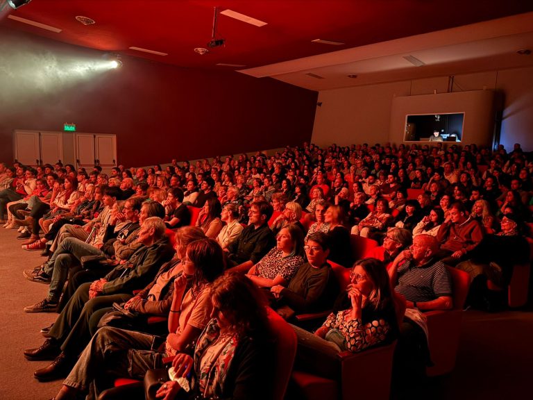 Ovación y salas llenas: exitoso arranque del Ciclo de Teatro de Otoño en MEDANO
