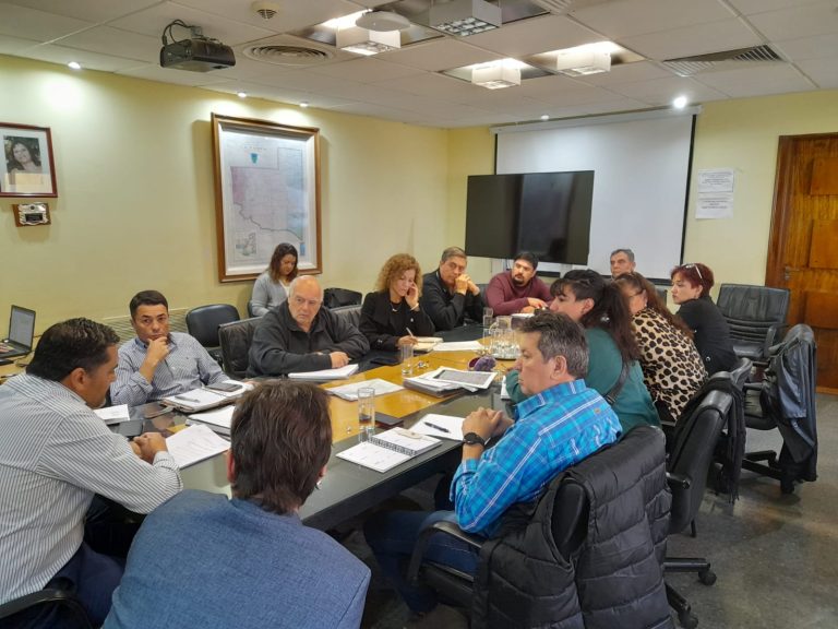 Paritarias en La Pampa: la intersindical espera una propuesta del gobierno el martes tras un primer encuentro sin acuerdo