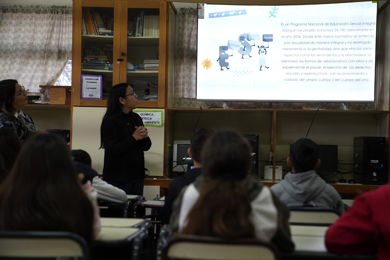 Jóvenes del colegio Educadores Pampeanos participan en charla sobre salud sexual y género