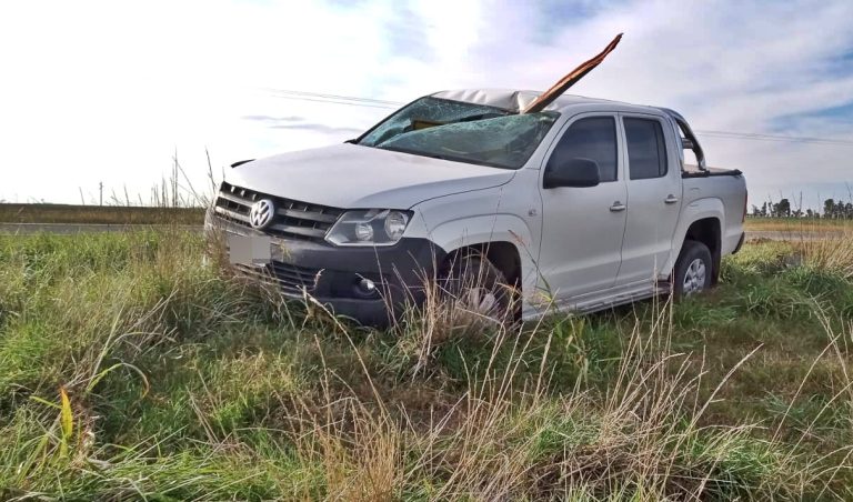 Violento accidente en Ruta 7: una camioneta terminó impactando contra un cartel vial y uno de sus ocupantes resultó herido