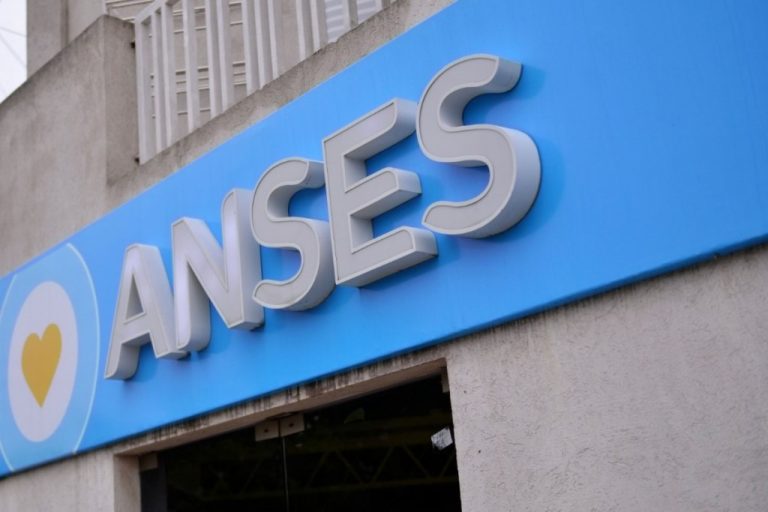 Provincia y Nación sellaron un convenio de financiamiento por la deuda de la caja jubilatoria: La Pampa recibirá $ 62.500 millones